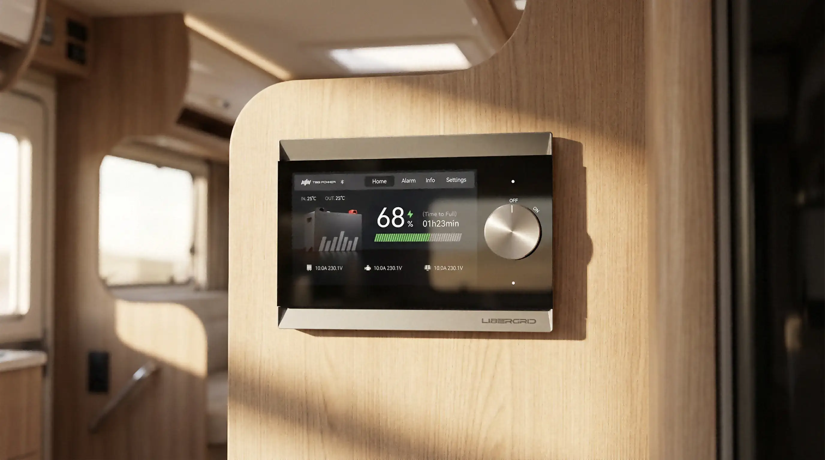 LIBER43 4.3-inch centralized monitor displaying real-time battery SOC, charging sources, and system status in an RV