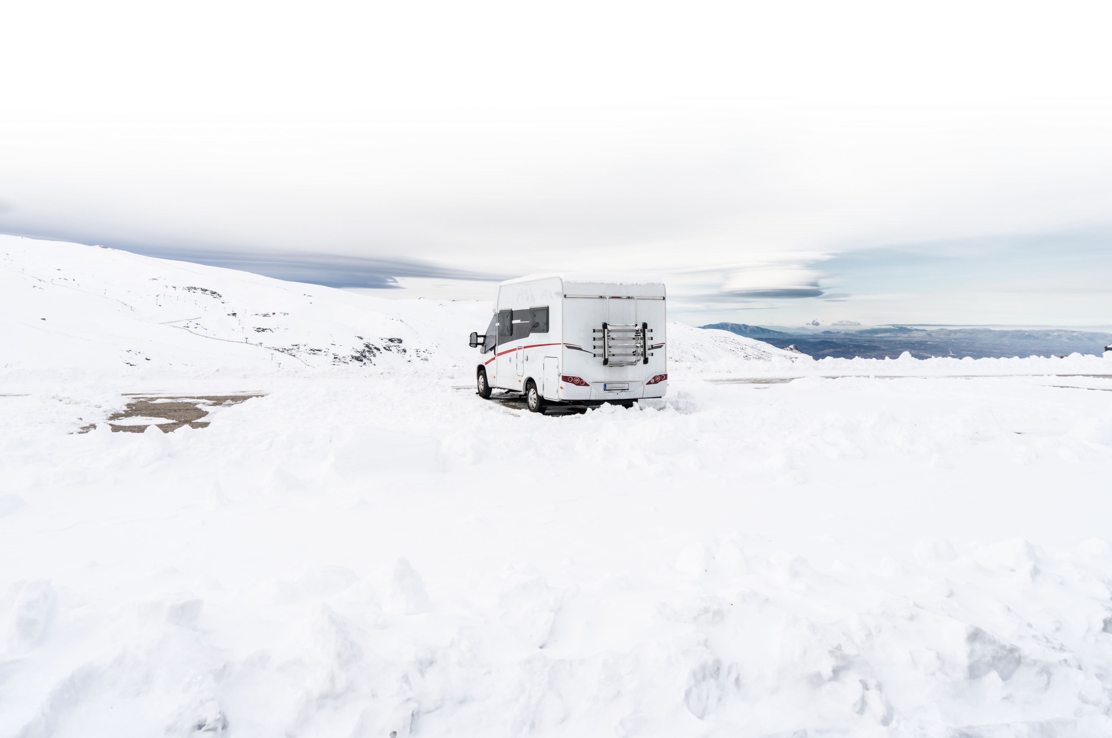 LIBERGRID delivers reliable power for RV adventures in real winter conditions, from snowy mountains to freezing environments